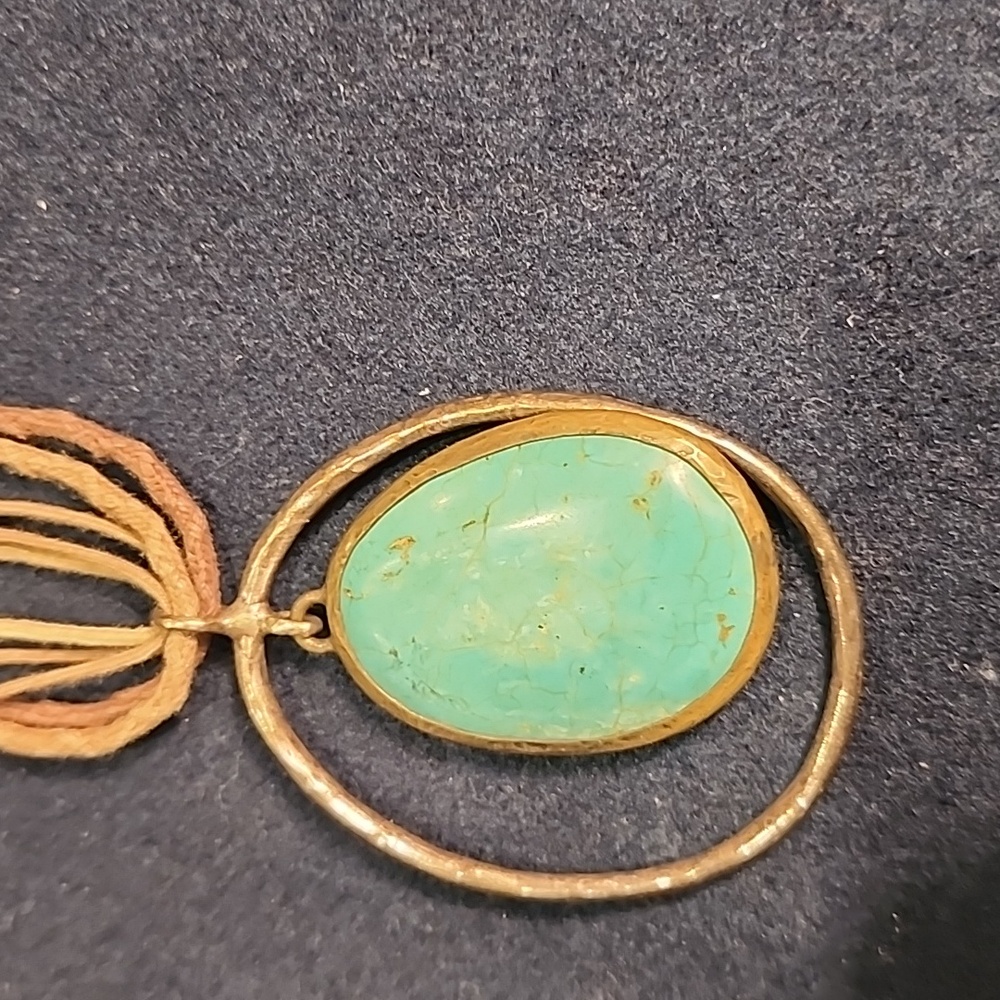 Leather metal and turquoise colored stone necklace - Picture 2 of 3